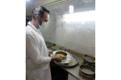 بذرها به دقت قبل از ذخیره شدن تمیز می شوند